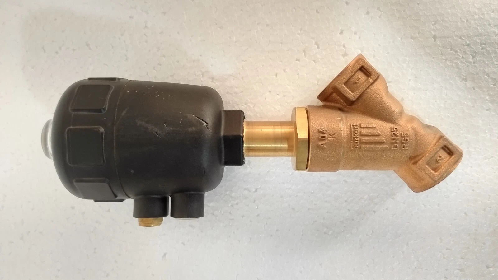 admin/uploads/uploads/burkert 25 pneumatic angle valve pilot_2.webp